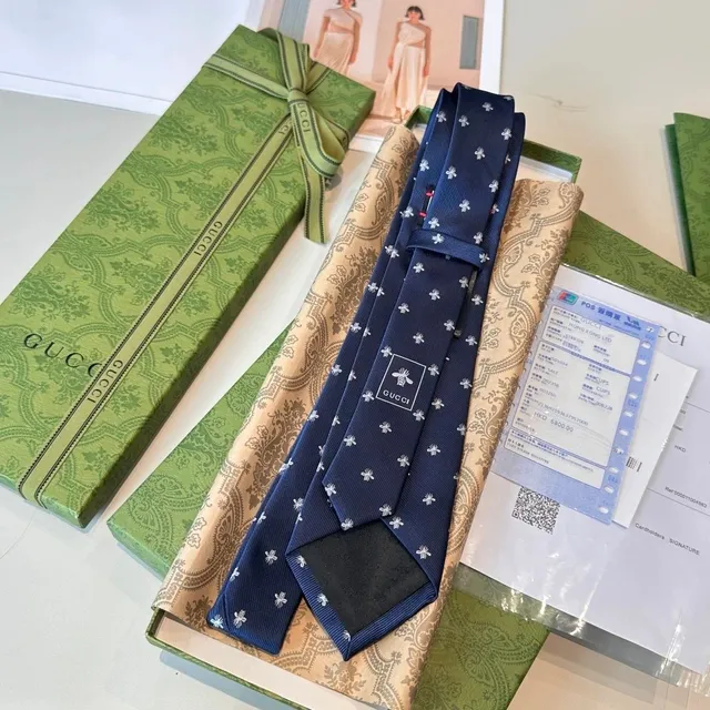Gucci Silk Tie Bee Print