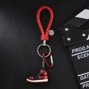 Air Jordan 1 Keychain Bred