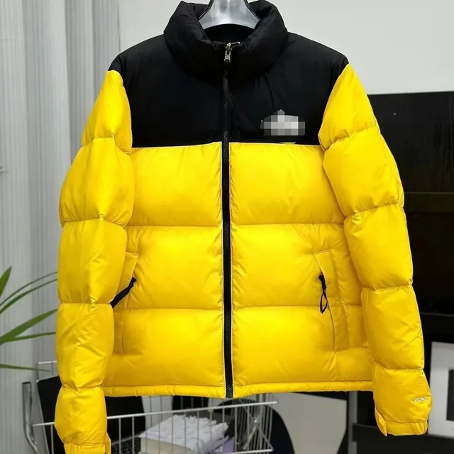 明黄色