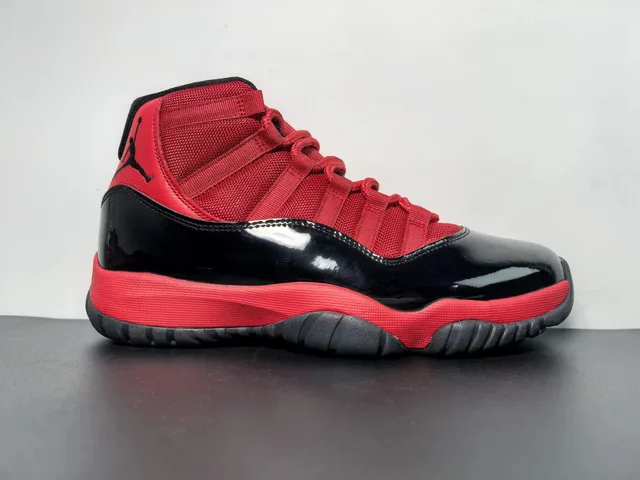 Air Jordan 11 Bred