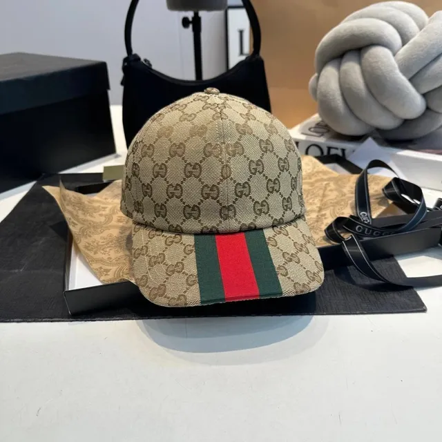 Gucci Baseball Cap GG Supreme Web Stripe