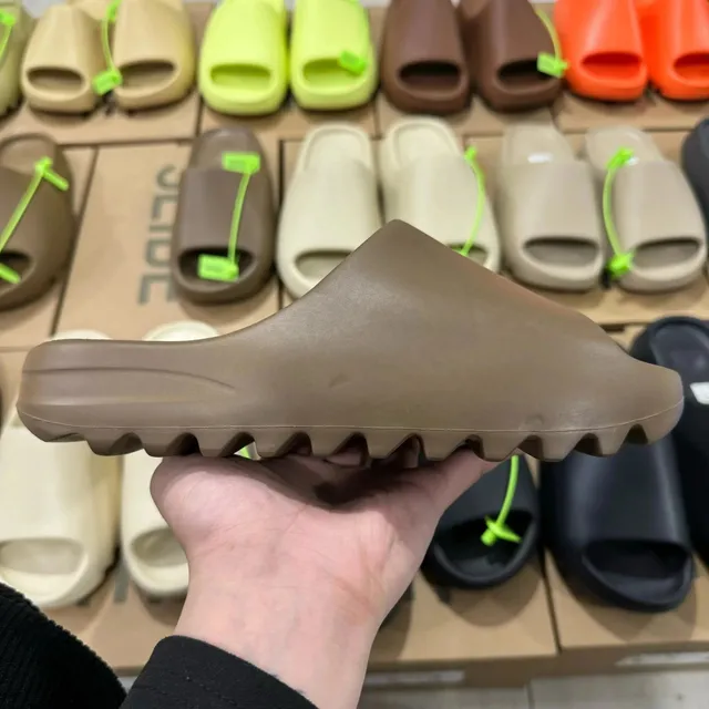 Yeezy Slide Earth