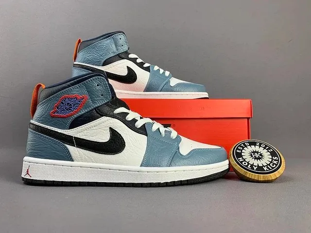 Air Jordan 1 High Muted Blue