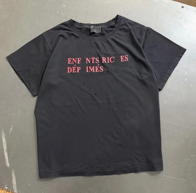 689