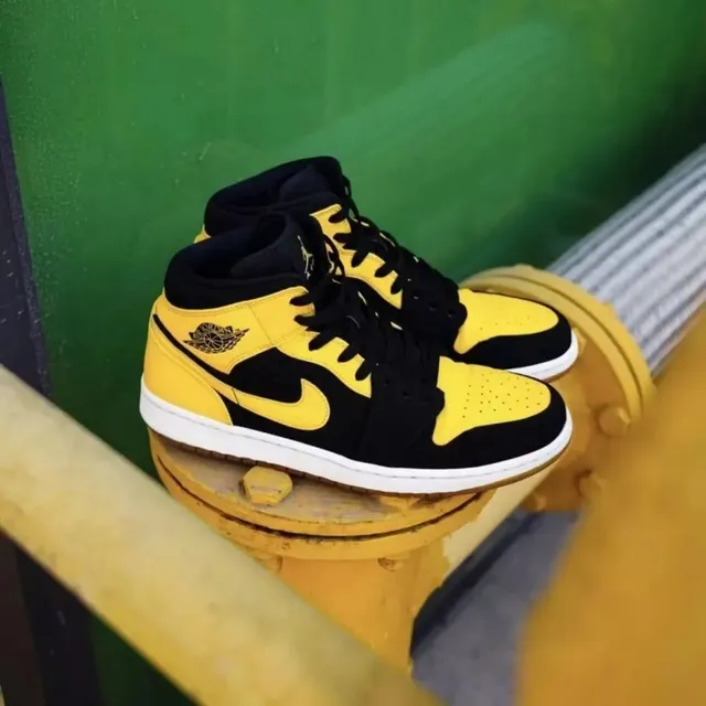 Air Jordan 1 Mid Yellow Toe