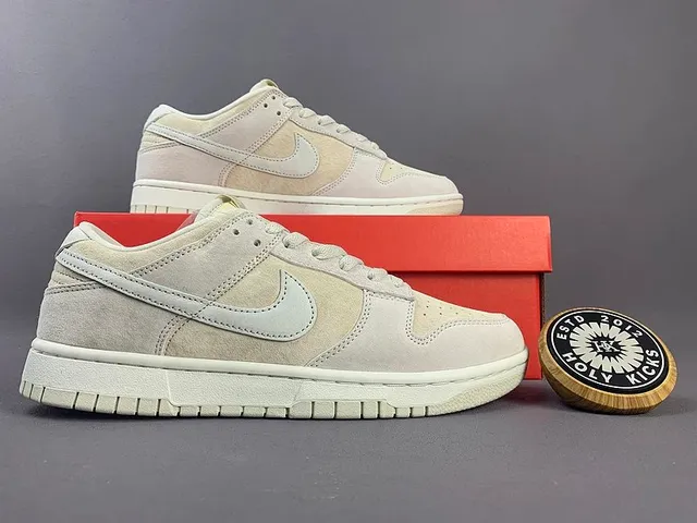 Nike Dunk Low Beige Suede