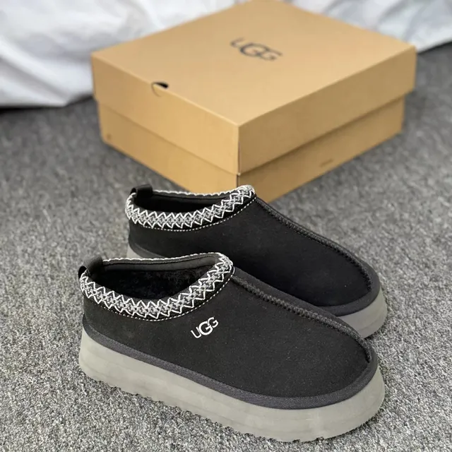 UGG Platform Slipper Woven Trim