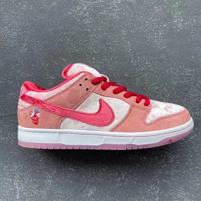 Nike × Travis Scott Dunk Low Valentine's Day