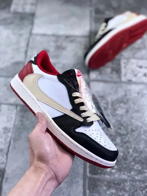 Jordan × Travis Scott Dunk Low Off-White Chicago
