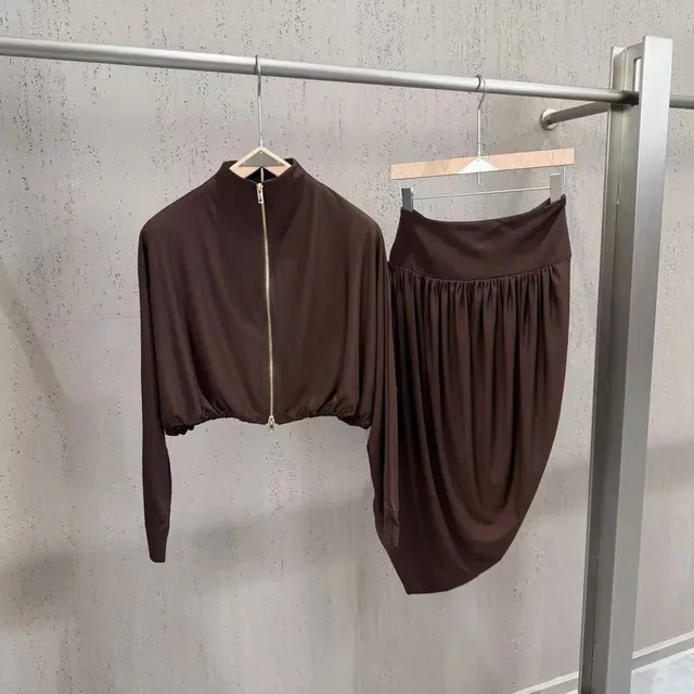咖啡色