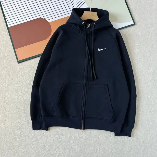 黑色上衣