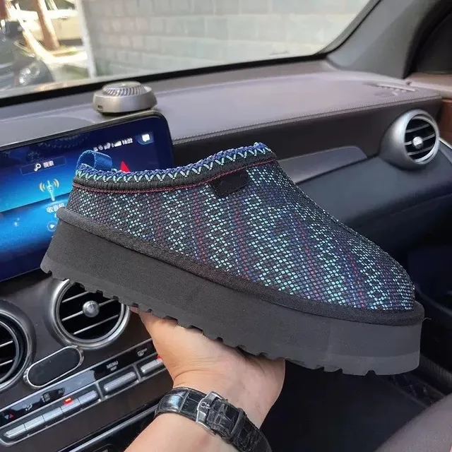 UGG Platform Slipper Knit Pattern