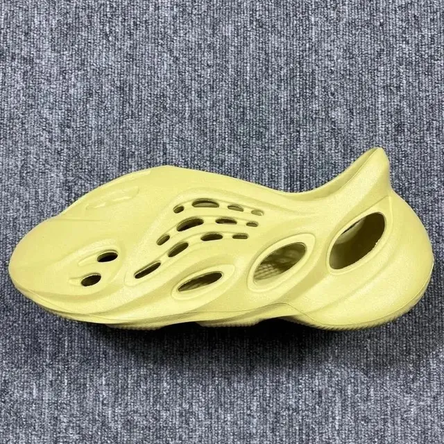 洞洞鞋 米黄