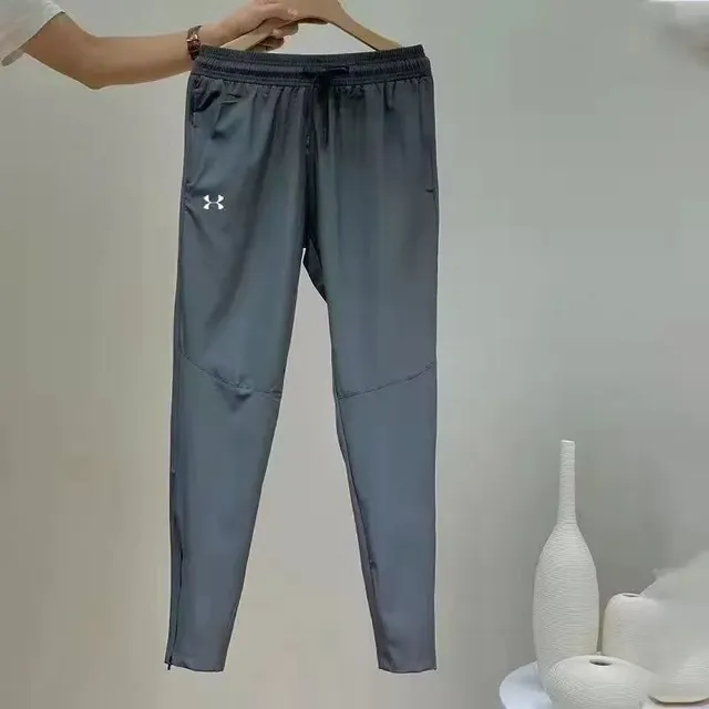 UA裤子03