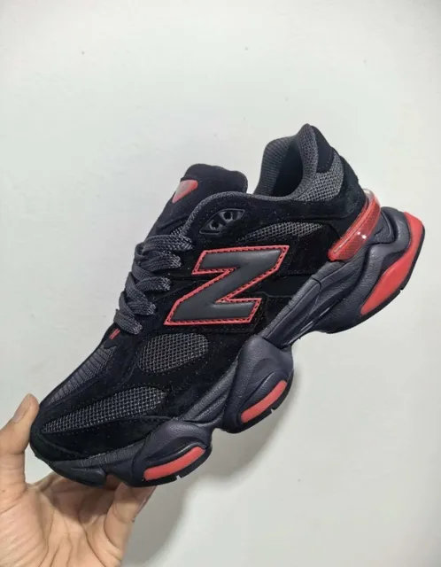 黑红色