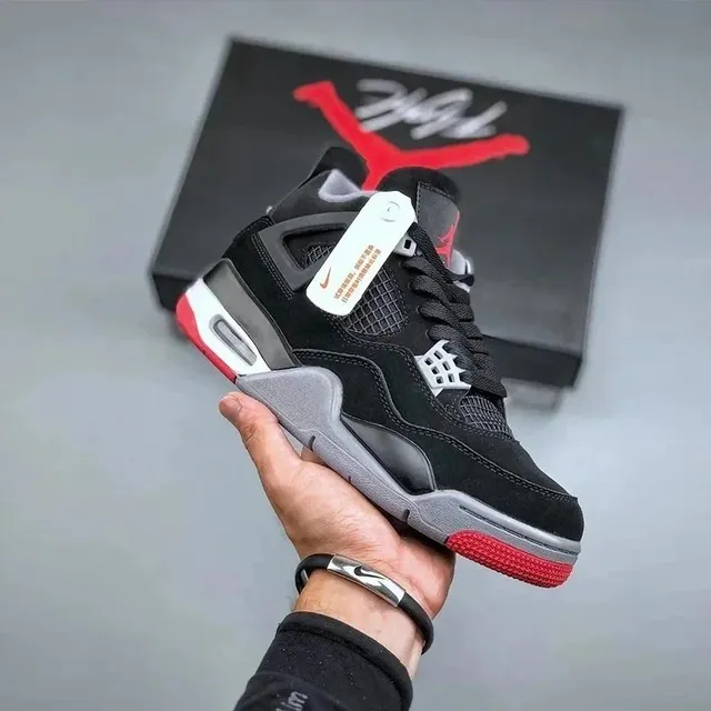 Air Jordan 4 Bred