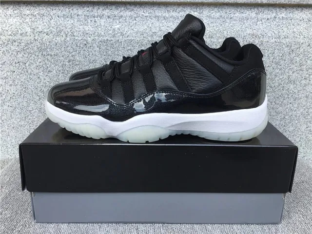 Air Jordan 11 Concord
