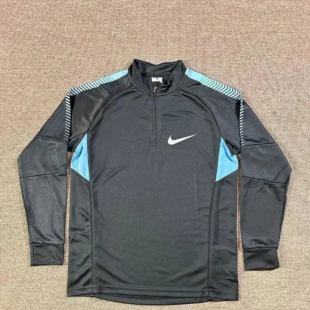 Nike Quarter-Zip Top