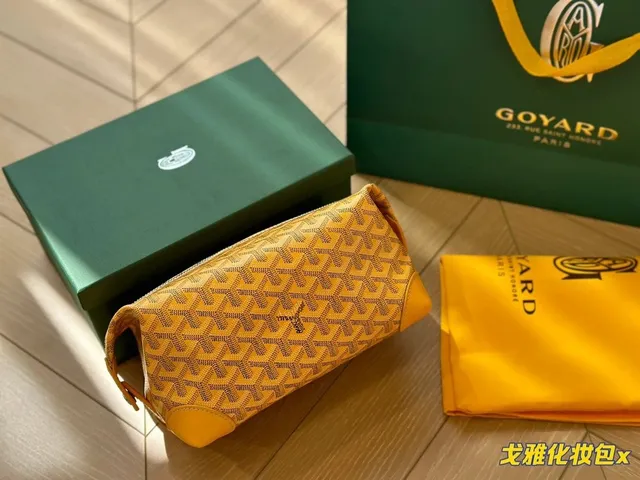 Goyard Cosmetic Pouch Goyardine Canvas