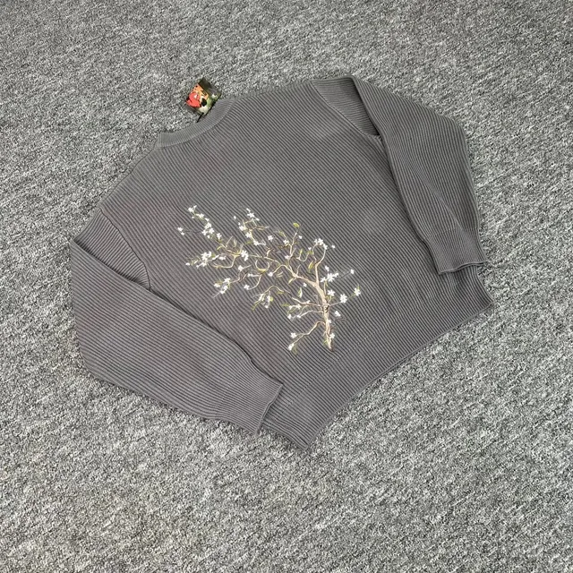 802花卉刺绣毛衣(灰)