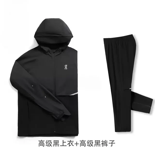 黑色上衣（松紧袖口）配黑色裤子