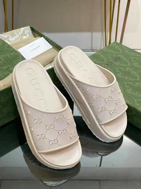 Gucci GG Marmont Slide