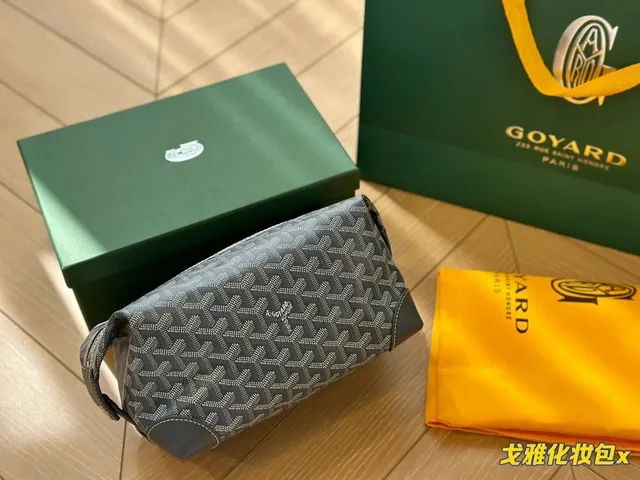 Goyard Cosmetic Pouch Goyardine Canvas