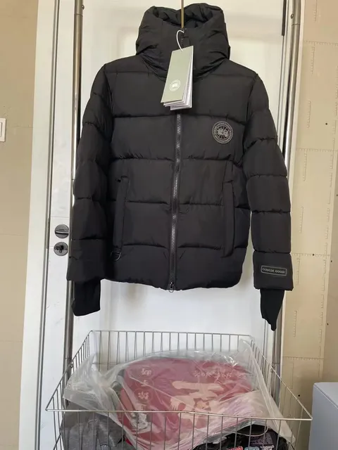 Canada Goose Puffer Jacket Classic Fit