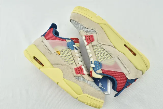 Air Jordan 4 Travis Scott