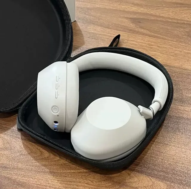 Apple AirPods Max Space Gray