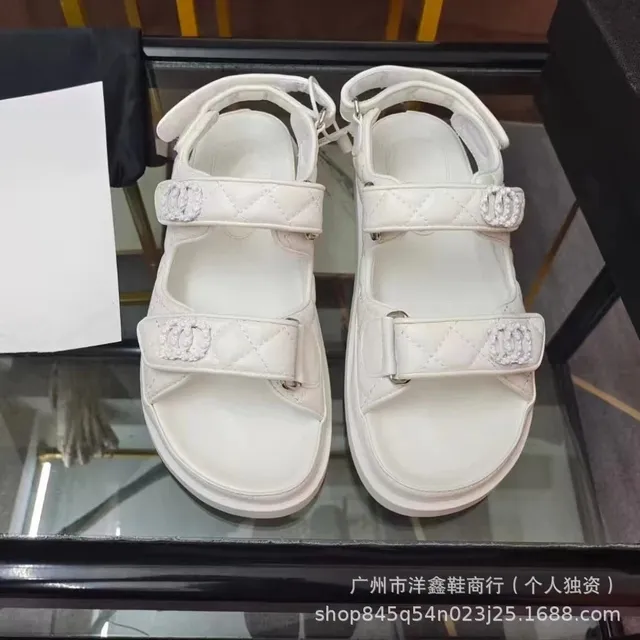 白色白扣