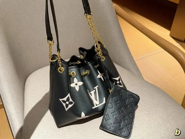 Louis Vuitton Neverfull MM Monogram Giant