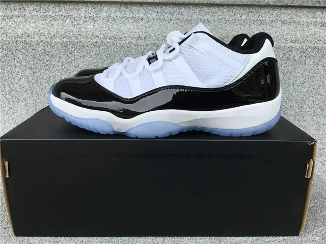 Air Jordan 11 Concord