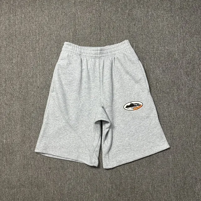 818灰色短裤