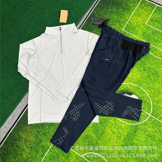 Nike Tech Fleece Set Half-Zip Top and Graphic Joggers