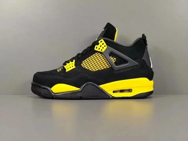 Air Jordan 4 Thunder