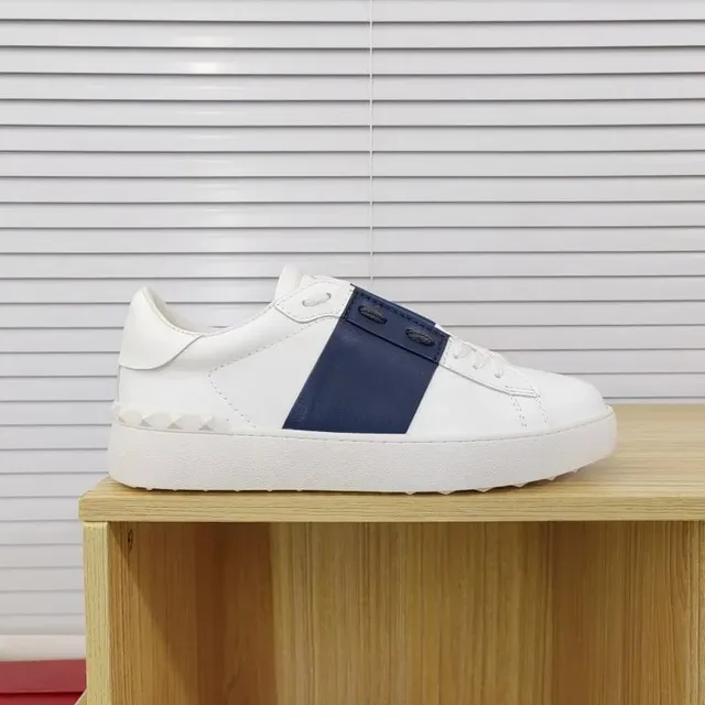 Valentino Rockstud Flat White/Navy