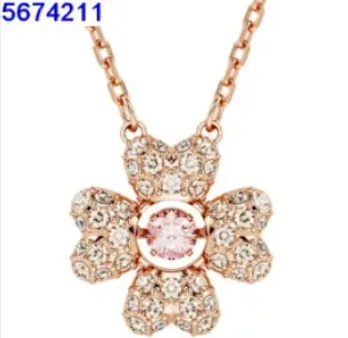 Clover rose gold necklace