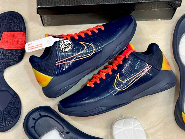 Kobe 4 Protro Grinch