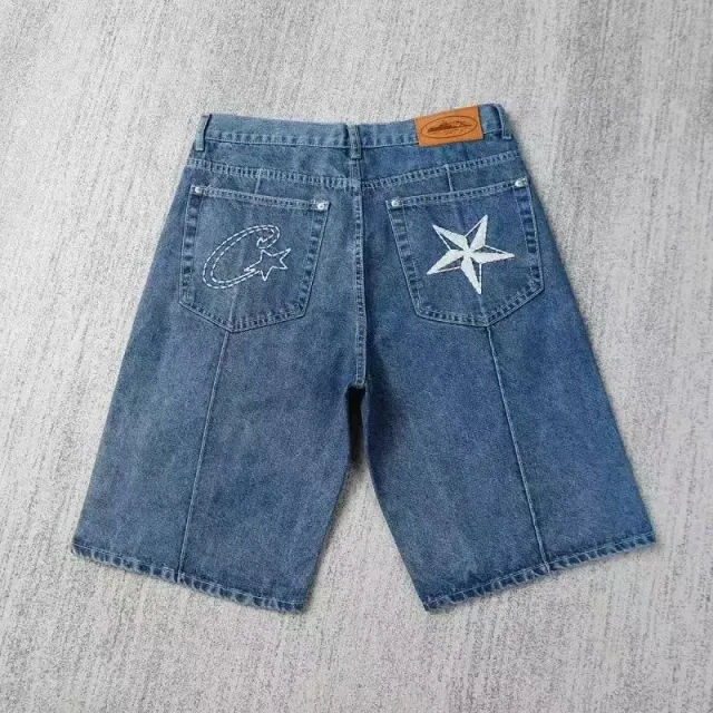 深蓝色牛仔短裤