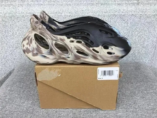 Yeezy Foam Runner Zebra