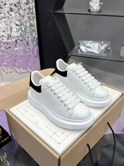 Alexander McQueen Oversized Sneaker White Black