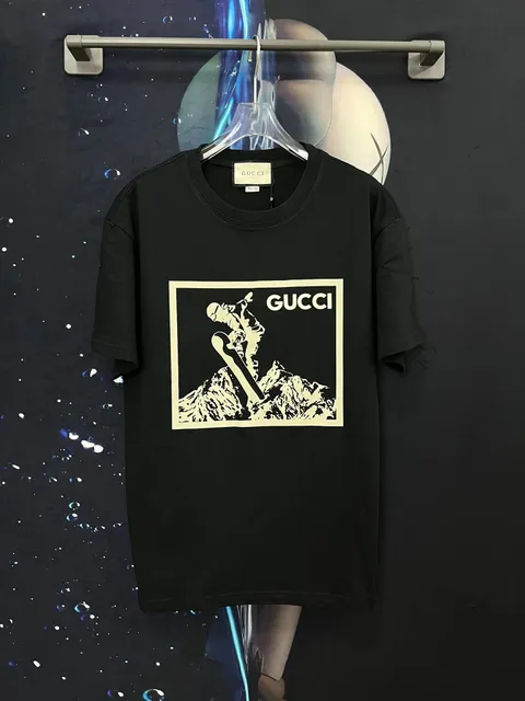 Gucci Graphic T-Shirt Snowboarder Print