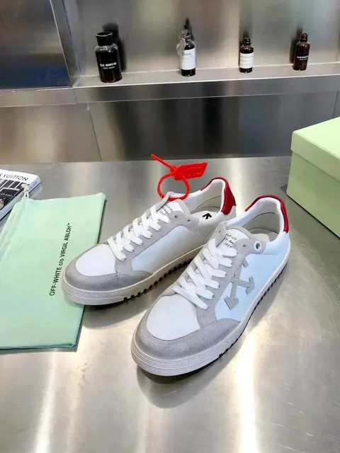Off-White Low Top Sneaker Arrow Logo
