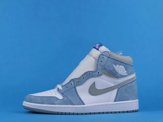 Air Jordan 1 High University Blue