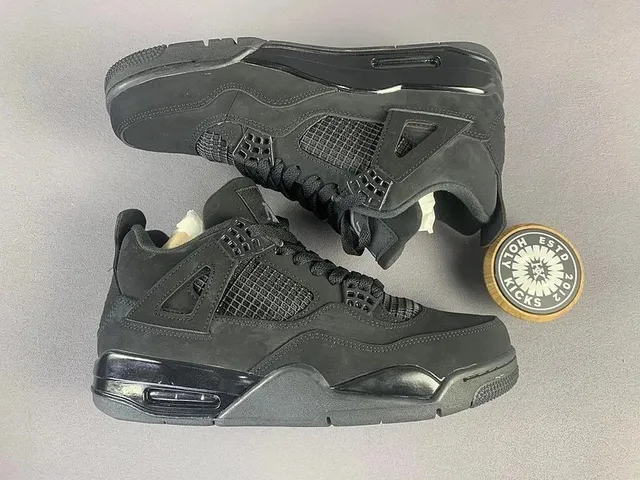 Air Jordan 4 Triple Black