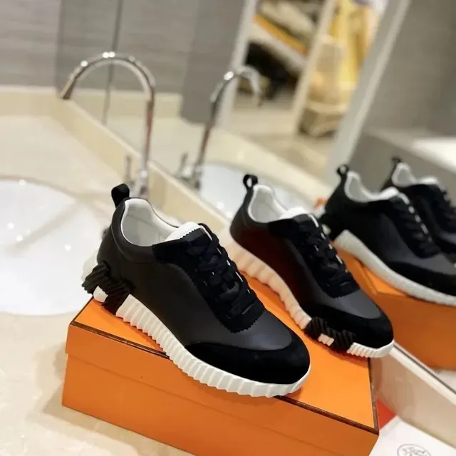 Hermès Run Black and White