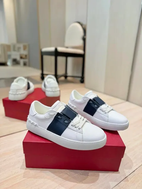 Valentino Rockstud Spike