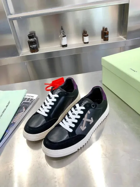 Off-White Runner Arrow Logo