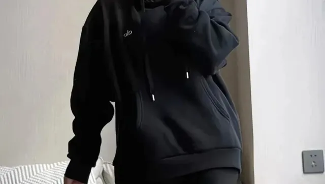 黑色连帽